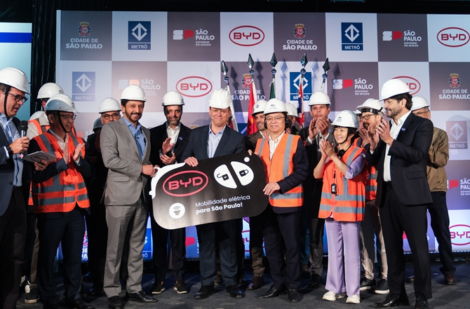 比亚迪巴西圣保罗17号线云轨项目测试完成，并交付首台22米电动大巴
