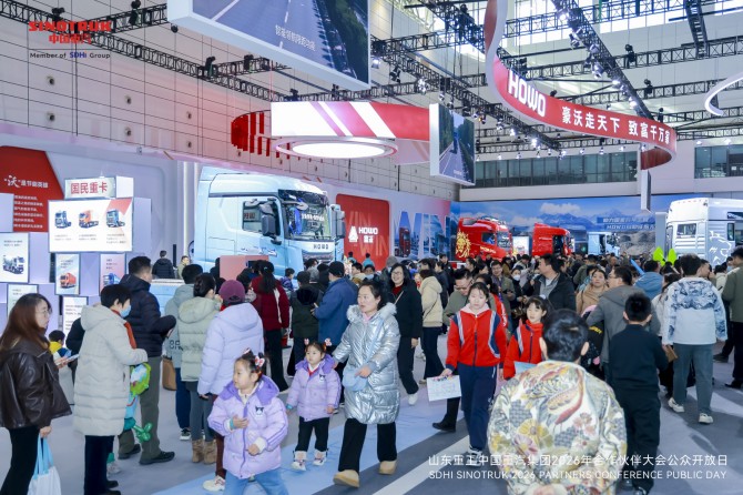 一扇向“家人”敞开的门：国际范儿中国重汽的温度与认同