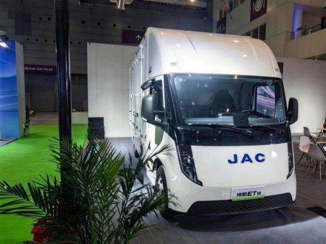 坤鹏ET9亮相2026深圳国际商用车展，硬核实力备受关注